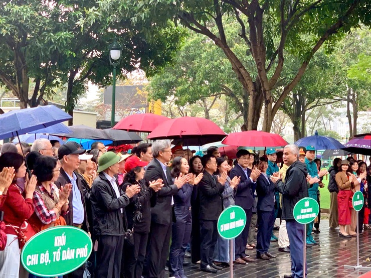 Phường Nghĩa Đô phát động Tết trồng cây Xuân Bính Ngọ năm 2026- Ảnh 1.