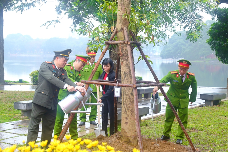 PHƯỜNG HAI BÀ TRƯNG PHÁT ĐỘNG TẾT TRỒNG CÂY- Ảnh 6.