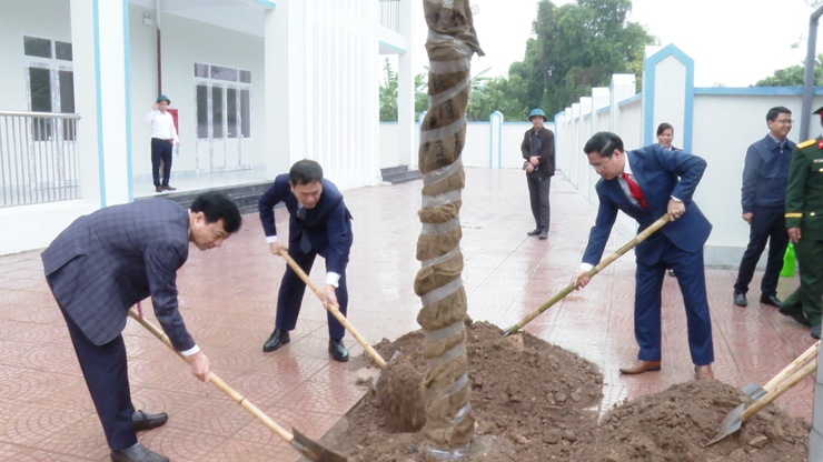 UBND XÃ TỔ CHỨC LỄ PHÁT ĐỘNG “TẾT TRỒNG CÂY ĐỜI ĐỜI NHỚ ƠN BÁC HỒ” XUÂN BÍNH NGỌ 2026- Ảnh 4.