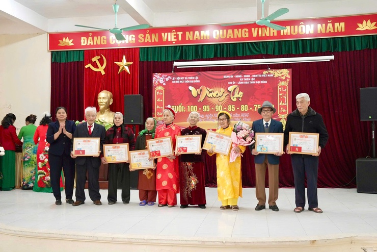 CÁC THÔN TRÊN ĐỊA BÀN XÃ THIÊN LỘC TỔ CHỨC MỪNG THỌ CÁC CỤ CAO NIÊN NHÂN DỊP XUÂN BÍNH NGỌ 2026 – NÉT ĐẸP TRUYỀN THỐNG "KÍNH LÃO TRỌNG THỌ"- Ảnh 7.