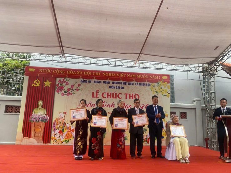 CÁC THÔN TRÊN ĐỊA BÀN XÃ THIÊN LỘC TỔ CHỨC MỪNG THỌ CÁC CỤ CAO NIÊN NHÂN DỊP XUÂN BÍNH NGỌ 2026 – NÉT ĐẸP TRUYỀN THỐNG "KÍNH LÃO TRỌNG THỌ"- Ảnh 4.