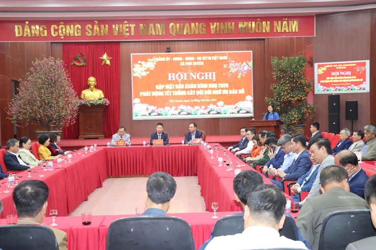 Xã Phú Xuyên: Gặp mặt đầu xuân Bính Ngọ 2026, phát động Tết trồng cây “Đời đời nhớ ơn Bác Hồ vĩ đại”- Ảnh 1.