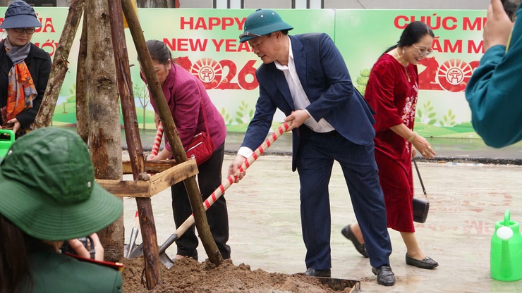 PHƯỜNG HỒNG HÀ PHÁT ĐỘNG “TẾT TRỒNG CÂY ĐỜI ĐỜI NHỚ ƠN BÁC HỒ” XUÂN BÍNH NGỌ 2026- Ảnh 4.