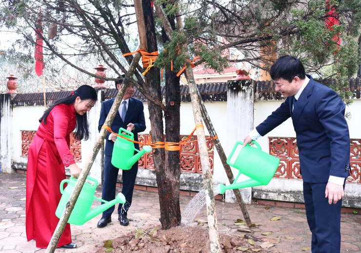 Xã Hòa Phú: Tổ chức Lễ phát động "Tết trồng cây đời đời nhớ ơn Bác Hồ" Xuân Bính Ngọ 2026.

- Ảnh 12.
