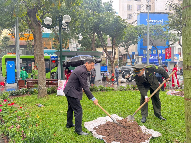Phường Cửa Nam "phát động Tết trồng cây đời đời nhớ ơn Bác Hồ"- Ảnh 11.