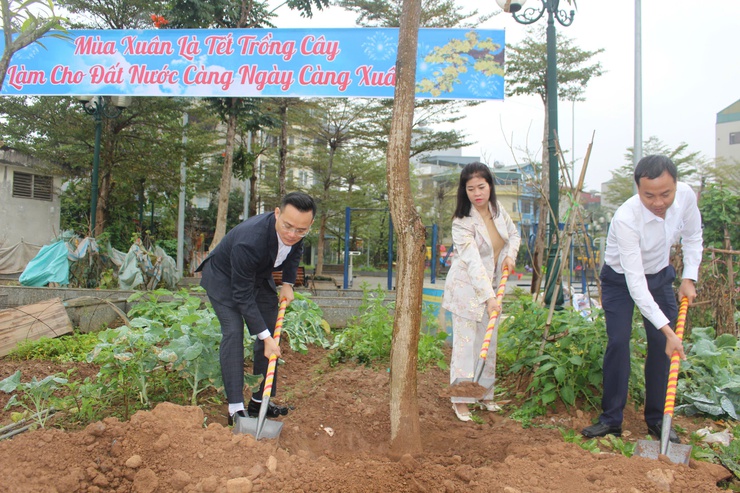 Phường Phú Lương phát động Tết trồng cây “Đời đời nhớ ơn Bác Hồ” Xuân Bính Ngọ 2026- Ảnh 4.