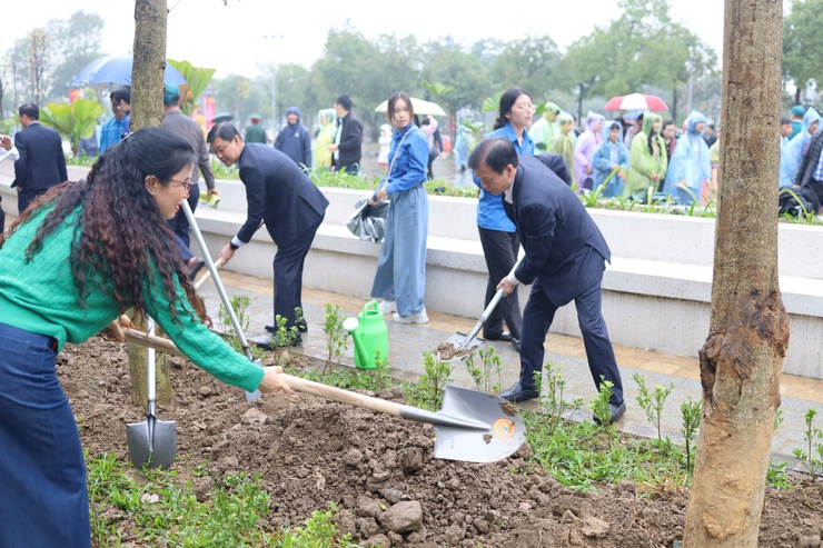Phường Tây Hồ tổ chức Lễ phát động Tết trồng cây "Đời đời nhớ ơn Bác Hồ" Xuân Bính Ngọ 2026- Ảnh 3.
