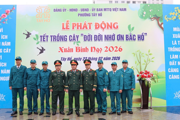 Phường Tây Hồ tổ chức Lễ phát động Tết trồng cây "Đời đời nhớ ơn Bác Hồ" Xuân Bính Ngọ 2026- Ảnh 7.