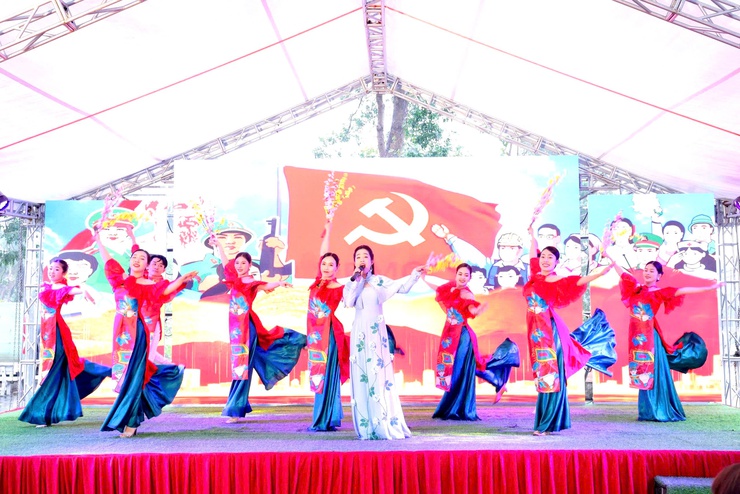 XÃ THƯ LÂM LONG TRỌNG TỔ CHỨC LỄ PHÁT ĐỘNG “TẾT TRỒNG CÂY ĐỜI ĐỜI NHỚ ƠN BÁC HỒ” XUÂN BÍNH NGỌ 2026- Ảnh 1.