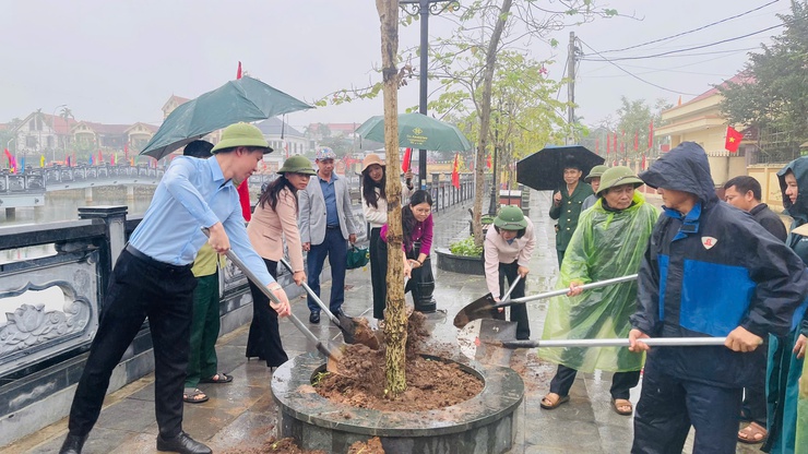 LAN TỎA TINH THẦN "TẾT TRỒNG CÂY ĐỜI ĐỜI NHỚ ƠN BÁC HỒ" TẠI XÃ PHÚC THỌ- Ảnh 10.