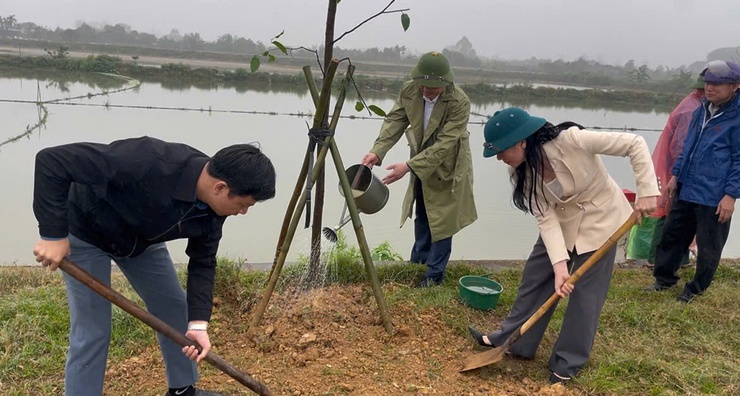 LAN TỎA TINH THẦN "TẾT TRỒNG CÂY ĐỜI ĐỜI NHỚ ƠN BÁC HỒ" TẠI XÃ PHÚC THỌ- Ảnh 11.