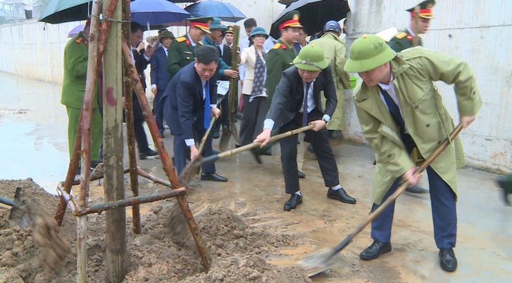 LAN TỎA TINH THẦN "TẾT TRỒNG CÂY ĐỜI ĐỜI NHỚ ƠN BÁC HỒ" TẠI XÃ PHÚC THỌ- Ảnh 13.