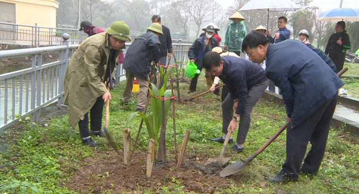 LAN TỎA TINH THẦN "TẾT TRỒNG CÂY ĐỜI ĐỜI NHỚ ƠN BÁC HỒ" TẠI XÃ PHÚC THỌ- Ảnh 12.