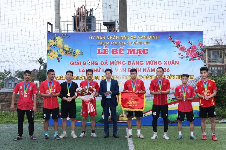 Bế mạc và trao giải Giải bóng đá xã Vân Đình lần thứ nhất năm 2026: Sơn Công đăng quang ngôi vô địch- Ảnh 4.