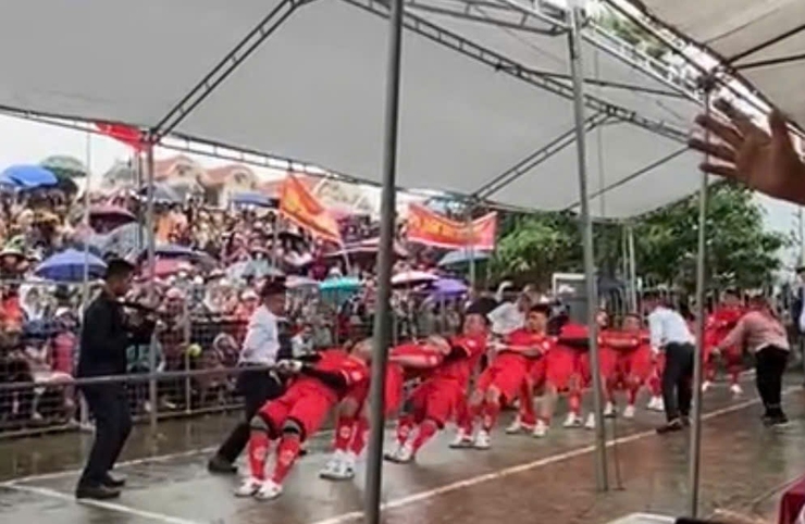 Ban quản lý di tích Đình Thôn Trung xã Ô Diên tổ chức Giải kéo co chào mừng Lễ hội và Xuân Bính Ngọ 2026- Ảnh 1.