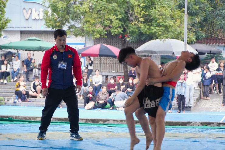 Khai mạc Hội vật truyền thống làng Bùng xã Tây Phương mừng Đảng - Mừng Xuân Bính Ngọ 2026.- Ảnh 4.