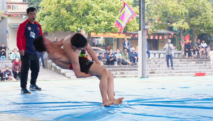 Khai mạc Hội vật truyền thống làng Bùng xã Tây Phương mừng Đảng - Mừng Xuân Bính Ngọ 2026.- Ảnh 5.