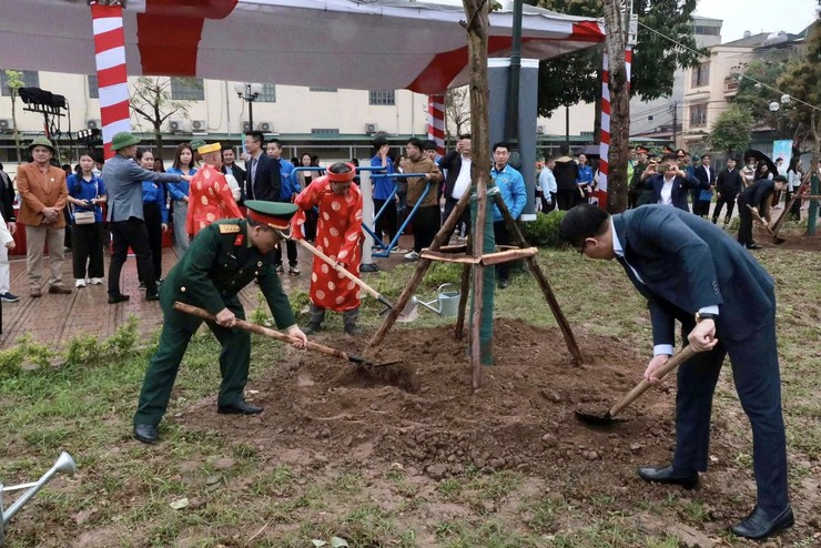 PHƯỜNG LĨNH NAM PHÁT ĐỘNG “TẾT TRỒNG CÂY ĐỜI ĐỜI NHỚ ƠN BÁC HỒ” XUÂN BÍNH NGỌ 2026- Ảnh 1.