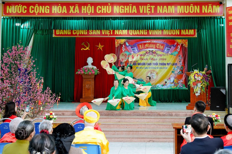 Mừng thọ đầu Xuân - nét đẹp truyền thống của dân tộc Việt Nam- Ảnh 1.