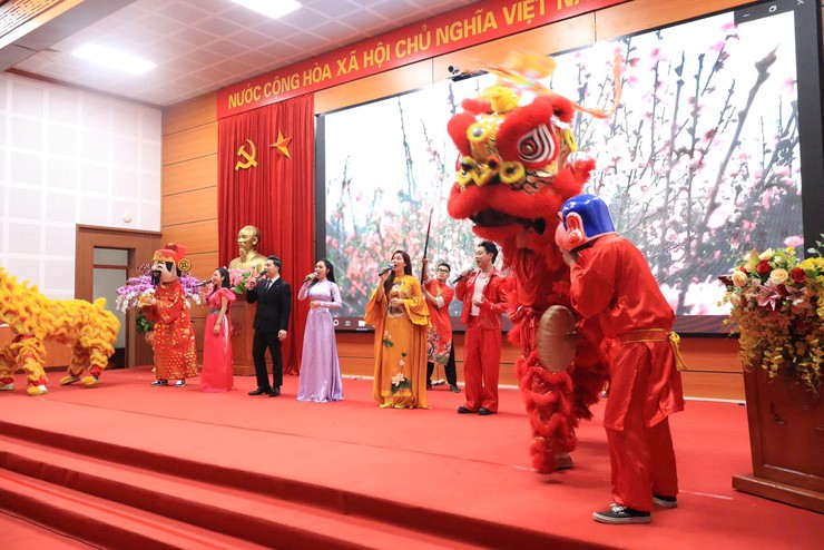 Gặp mặt cán bộ, công chức, viên chức, người lao động đầu xuân Bính Ngọ 2026- Ảnh 6.