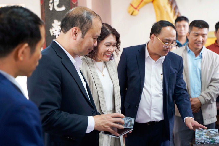 Lãnh đạo xã Chuyên Mỹ thăm, động viên làng nghề nhân dịp đầu xuân mới- Ảnh 4.