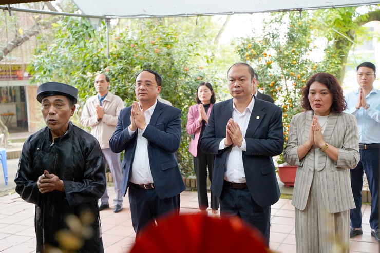 Lãnh đạo xã Chuyên Mỹ thăm, động viên làng nghề nhân dịp đầu xuân mới- Ảnh 1.