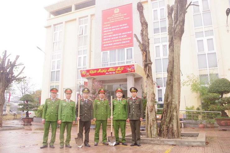 Công an xã Quảng Bị đảm bảo tuyệt đối an ninh, an toàn đêm giao thừa và Tết nguyên đán Bính Ngọ 2026- Ảnh 9.