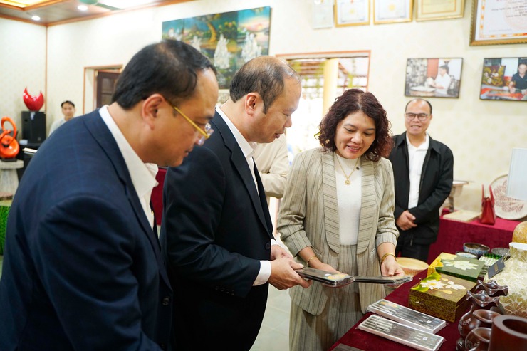 Lãnh đạo xã Chuyên Mỹ thăm, động viên làng nghề nhân dịp đầu xuân mới- Ảnh 5.