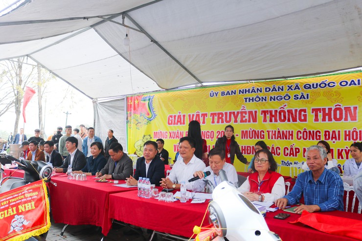 Các đồng chí lãnh đạo xã Quốc Oai kiểm tra tình hình sản xuất vụ Xuân năm 2026- Ảnh 6.