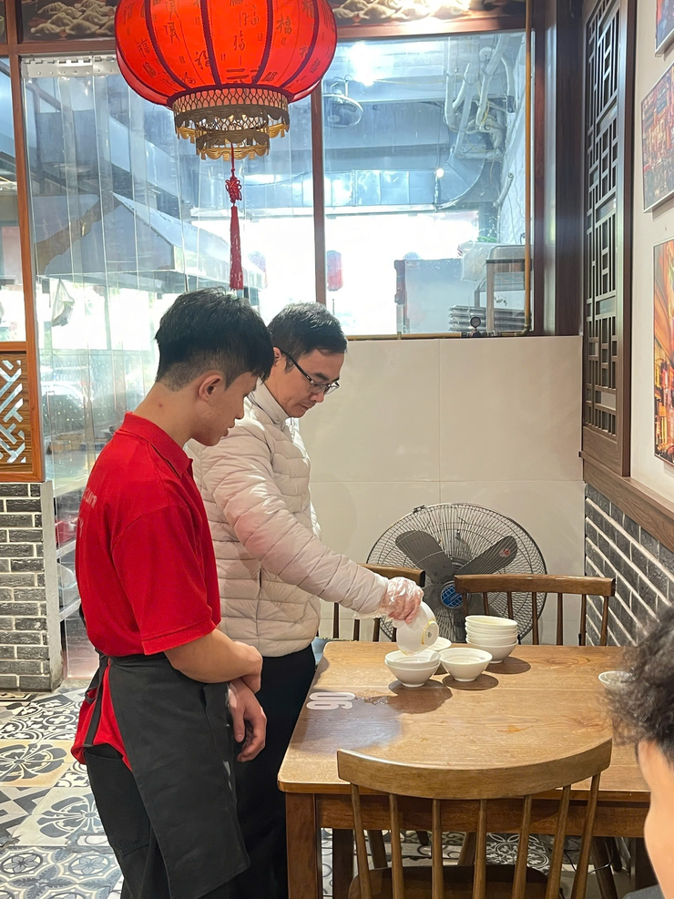 PHƯỜNG YÊN HÒA TĂNG CƯỜNG KIỂM TRA, XỬ LÝ VI PHẠM VỀ AN TOÀN THỰC PHẨM DỊP TẾT NGUYÊN ĐÁN BÍNH NGỌ 2026- Ảnh 2.