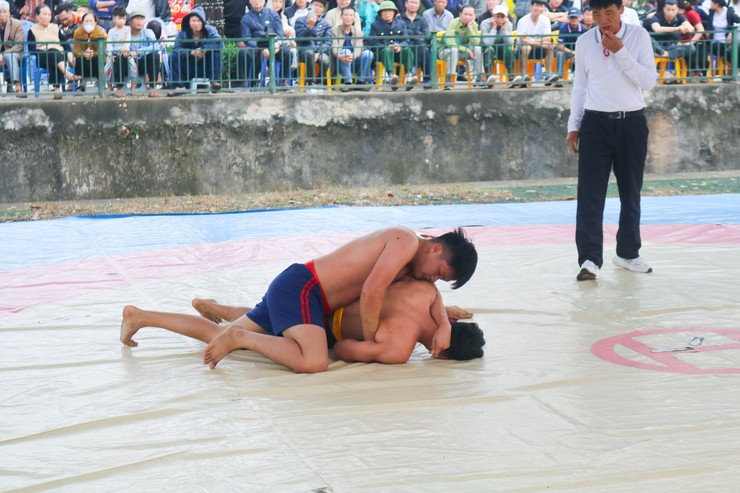 Các đồng chí lãnh đạo xã Quốc Oai kiểm tra tình hình sản xuất vụ Xuân năm 2026- Ảnh 7.