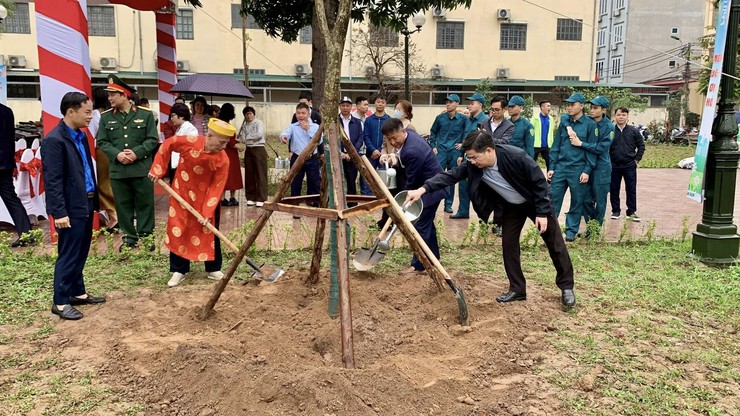 PHƯỜNG LĨNH NAM PHÁT ĐỘNG “TẾT TRỒNG CÂY ĐỜI ĐỜI NHỚ ƠN BÁC HỒ” XUÂN BÍNH NGỌ 2026- Ảnh 9.