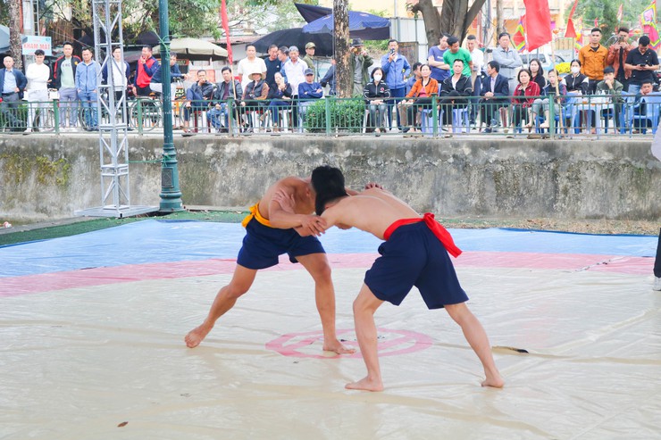 Các đồng chí lãnh đạo xã Quốc Oai kiểm tra tình hình sản xuất vụ Xuân năm 2026- Ảnh 8.