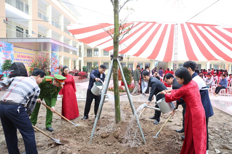 Xã Chương Dương phát động Tết trồng cây "Đời đời nhớ ơn Bác Hồ" Xuân Bính Ngọ 2026- Ảnh 4.