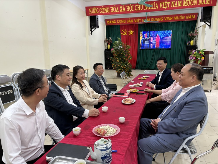 BAN THƯỜNG VỤ ĐẢNG ỦY PHƯỜNG BỒ ĐỀ THĂM, KIỂM TRA VÀ CHÚC TẾT TẠI 38 KHU VỰC BỎ PHIẾU BẦU CỬ- Ảnh 7.