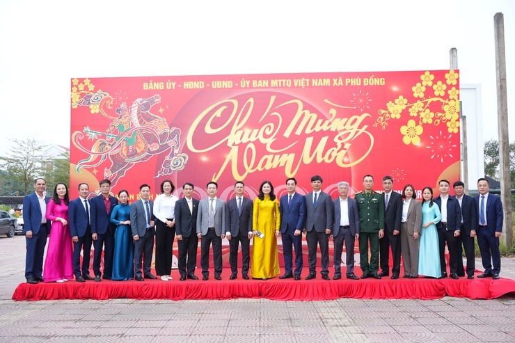 Xã Phù Đổng tổ chức hội nghị gặp mặt cán bộ, công chức, viên chức, người lao động và triển khai nhiệm vụ năm 2026- Ảnh 3.