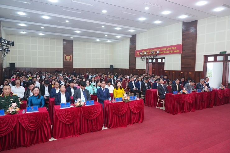 Xã Phù Đổng tổ chức hội nghị gặp mặt cán bộ, công chức, viên chức, người lao động và triển khai nhiệm vụ năm 2026- Ảnh 1.