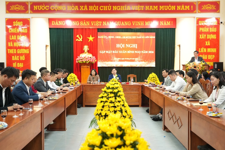 Đảng ủy - HĐND - UBND - UBMTTQ xã gặp mặt cán bộ, công chức, viên chức, người lao động đầu Xuân Bính Ngọ 2026- Ảnh 1.