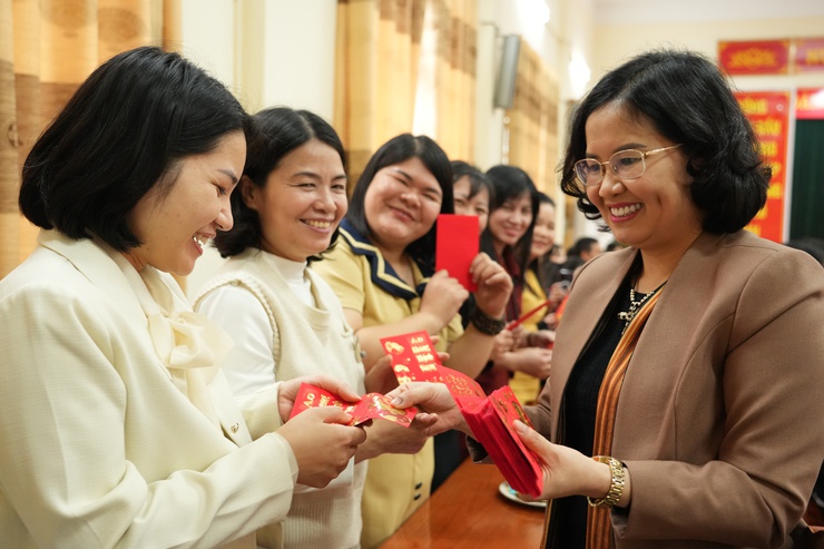 Đảng ủy - HĐND - UBND - UBMTTQ xã gặp mặt cán bộ, công chức, viên chức, người lao động đầu Xuân Bính Ngọ 2026- Ảnh 5.