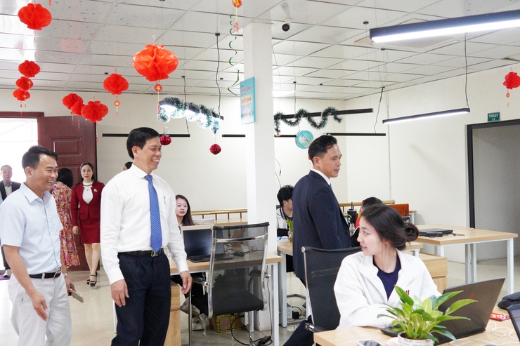 Đồng chí Bí thư Đảng ủy phường Chương Mỹ - Phí Minh Hải đến thăm, động viên sản xuất, kinh doanh tại Công ty Cổ phần Tập đoàn Đại Đoàn Gia- Ảnh 2.