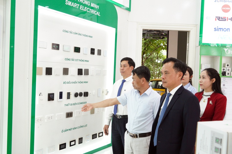 Đồng chí Bí thư Đảng ủy phường Chương Mỹ - Phí Minh Hải đến thăm, động viên sản xuất, kinh doanh tại Công ty Cổ phần Tập đoàn Đại Đoàn Gia- Ảnh 4.