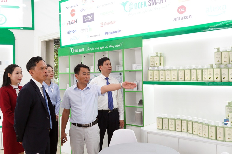 Đồng chí Bí thư Đảng ủy phường Chương Mỹ - Phí Minh Hải đến thăm, động viên sản xuất, kinh doanh tại Công ty Cổ phần Tập đoàn Đại Đoàn Gia- Ảnh 5.