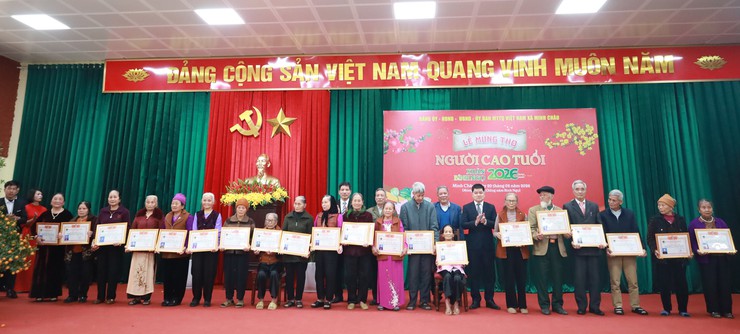 Xã Minh Châu mừng thọ người cao tuổi dịp xuân Bính Ngọ 2026.- Ảnh 6.