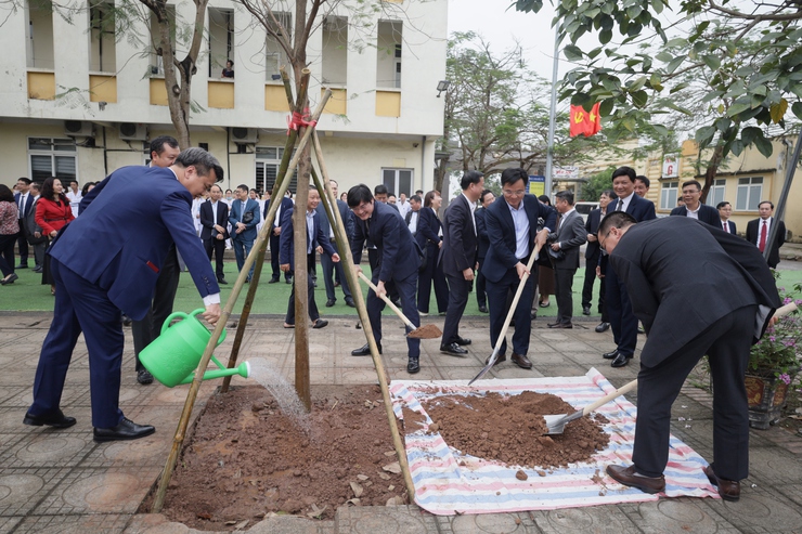 Ngành Y tế Hà Nội giao ban đầu năm Xuân Bính Ngọ 2026 và phát động Tết trồng cây "Đời đời nhớ ơn Bác Hồ"- Ảnh 4.