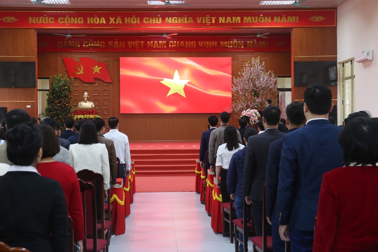 Đảng ủy - HĐND - UBND - UB MTTQ Việt Nam xã Bất Bạt tổ chức lễ chào cờ và gặp mặt đầu xuân Bính Ngọ 2026: khí thế mới, quyết tâm mới- Ảnh 2.