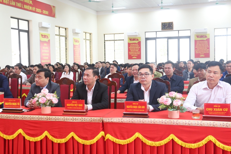 Đảng ủy - HĐND - UBND - UB MTTQ Việt Nam xã Bất Bạt tổ chức lễ chào cờ và gặp mặt đầu xuân Bính Ngọ 2026: khí thế mới, quyết tâm mới- Ảnh 4.