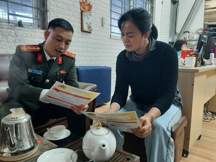 Công an xã Liên Minh chủ động tuyên truyền, giữ vững an ninh công nhân- Ảnh 2.