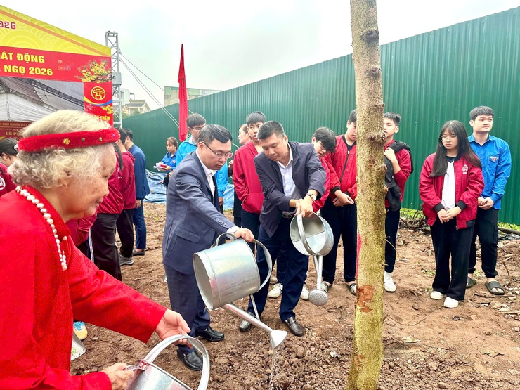 Xã Thanh Trì phát động Tết trồng cây “Đời đời nhớ ơn Bác Hồ” Xuân Bính Ngọ 2026
- Ảnh 7.