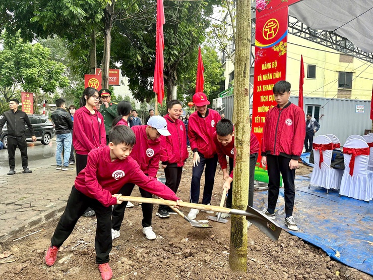 Xã Thanh Trì phát động Tết trồng cây “Đời đời nhớ ơn Bác Hồ” Xuân Bính Ngọ 2026
- Ảnh 8.