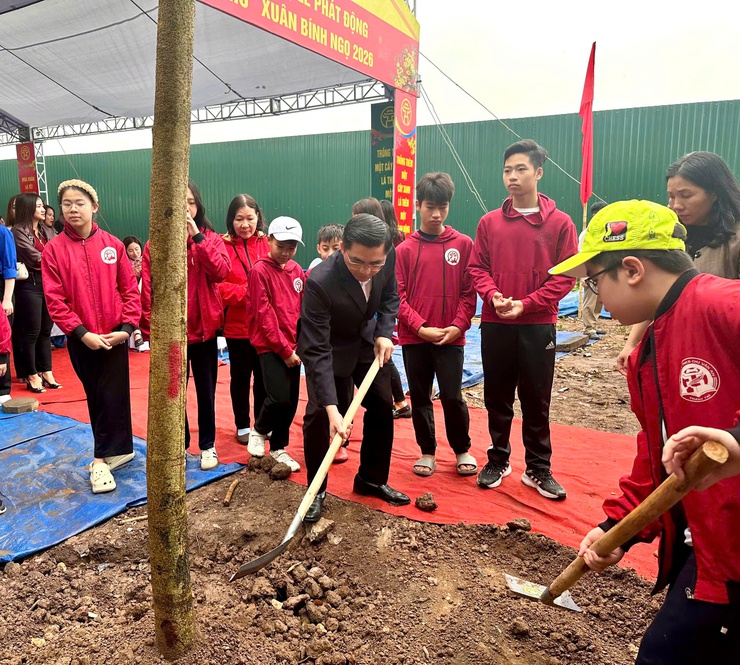 Xã Thanh Trì phát động Tết trồng cây “Đời đời nhớ ơn Bác Hồ” Xuân Bính Ngọ 2026
- Ảnh 5.